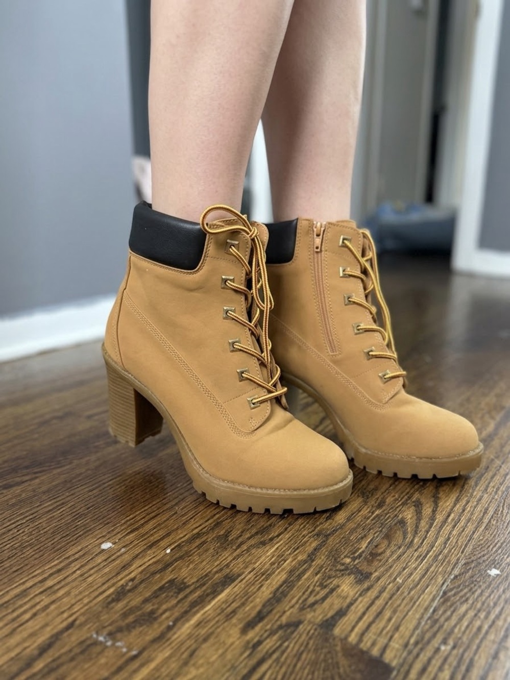 Zigi Soho Tan Lace-Up Lug Heel Ankle Boots with Black Collar
